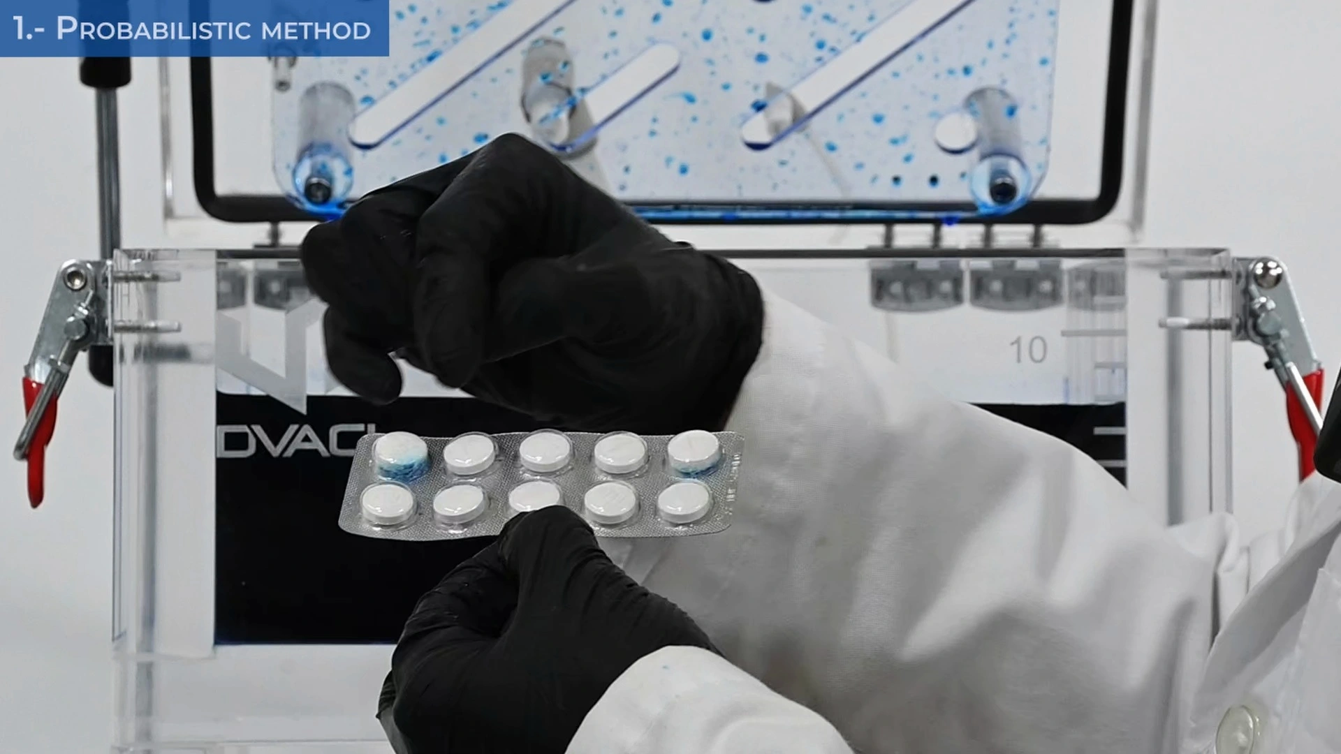 Blíster farmacéutico que muestra el ingreso de tinte azul después de una prueba de fuga probabilística