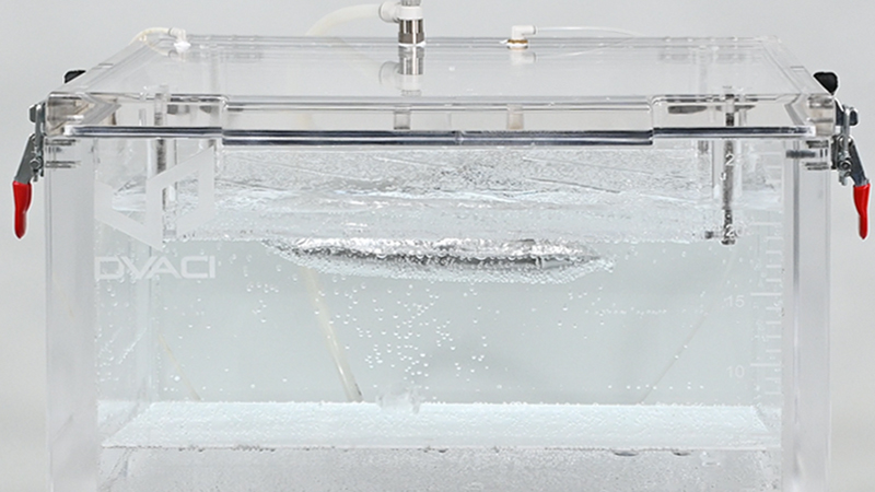 D3078 – A água forma bolhas devido à desgaseificação