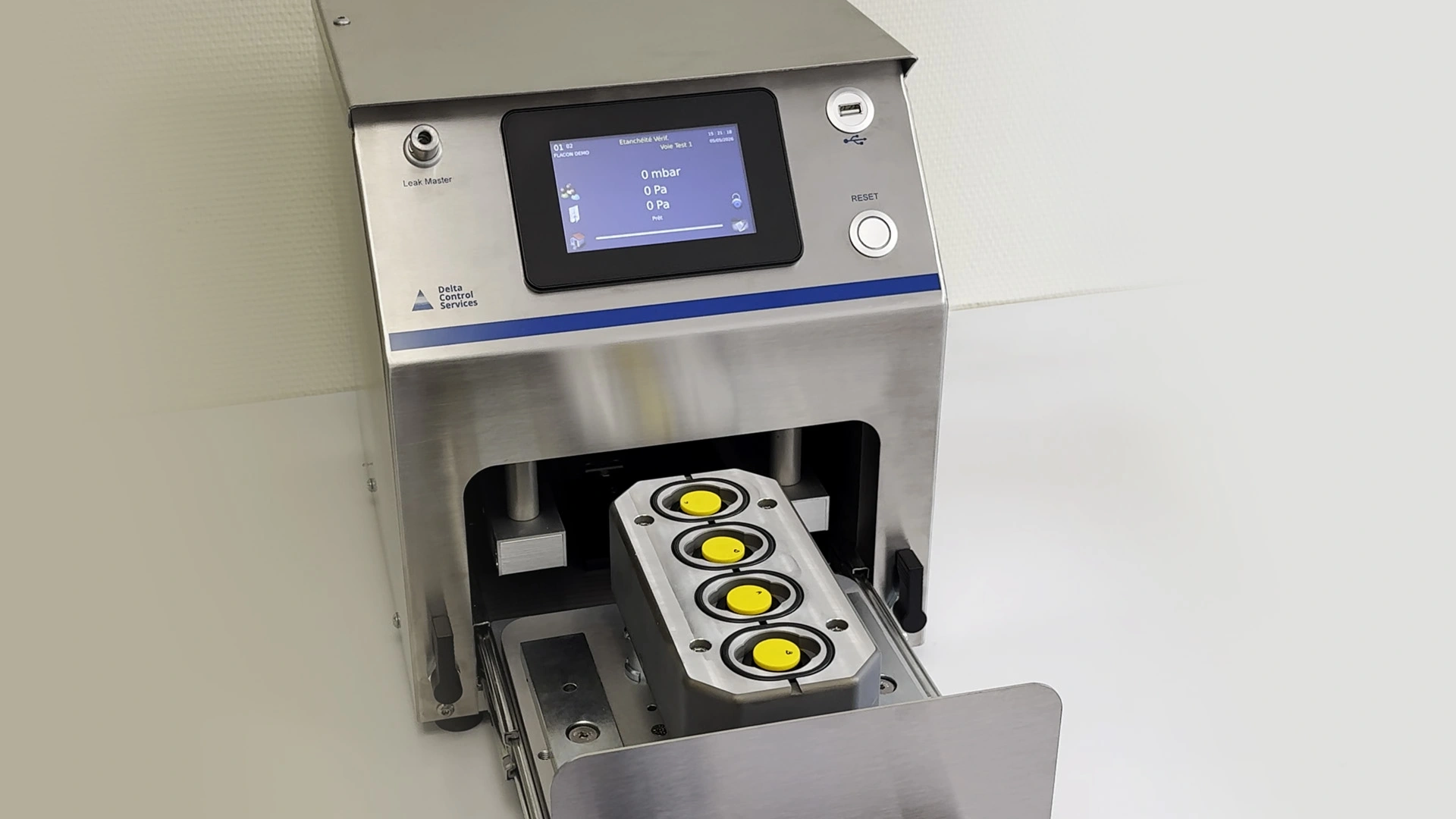 TSC 500 performing ASTM F2338 vacuum decay leak testing on pharmaceutical containers