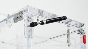 Gas spring supporting the lid of the CDV BT vacuum chamber