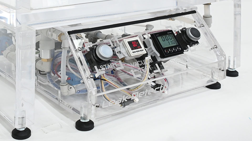 Control panel of the CDV semi-automatic vacuum control system with start and stop controls